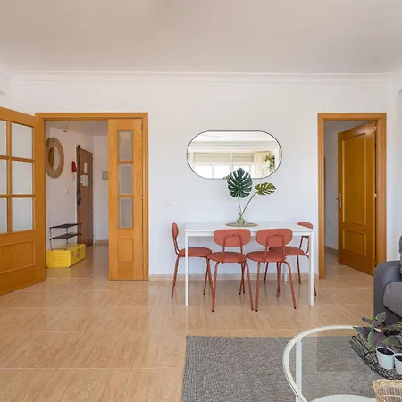 Apartment C27 Great 3 Bedroom Close To Center